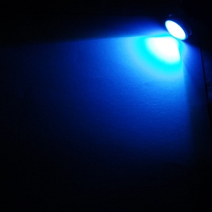 【送料無料】 高輝度 LEDスポットライト 銀ボディ アクアブルー 2個セット 12V アルミ合金 イーグルアイ デイライト LED スポットライト 水の画像3