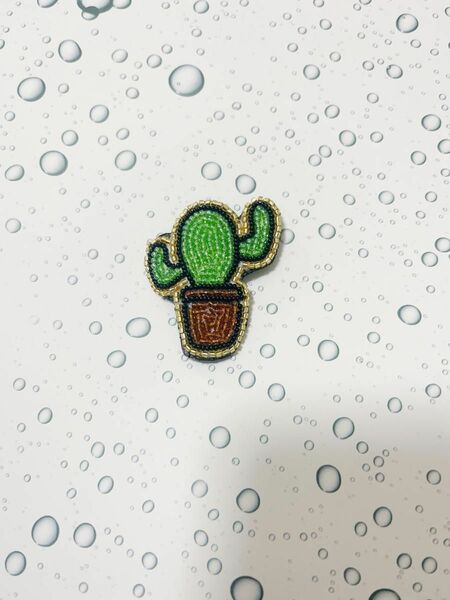 サボテンビーズ刺繍ブローチ