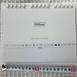 新品！ヒルトンホテル卓上カレンダー2024年！シンプルな白いカレンダー紙製　インテリアにも高級ワールドワイドラグジュアリーホテル品