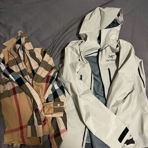 ARCTERYX、BURBERRY 衣類をそれぞれ一点ずつ