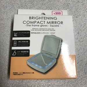  Daiso frame . shines LED attaching compact mirror square 