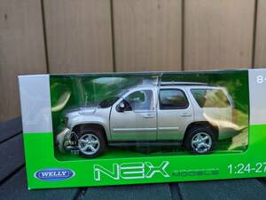 シボレー タホ 2008 WELLY NEX メタリック ベージュ ゴールド 1/24 ミニカー モデルカー 未開封？ Chevrolet Tahoe