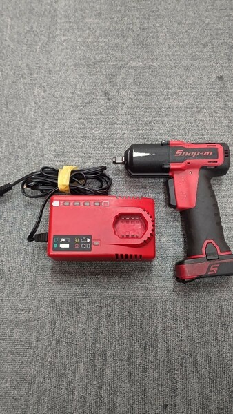 【CT761A】スナップオン 電動工具 充電器 インパクトレンチ 3/8 9.5㎜ 中古品 新品バッテリー付属 送料無料