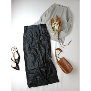 ZARA ザラ「coolな私は黒しか着ない。」フェイクレザー スリット ロング スカート S 黒 ブラック (54Y+7019)