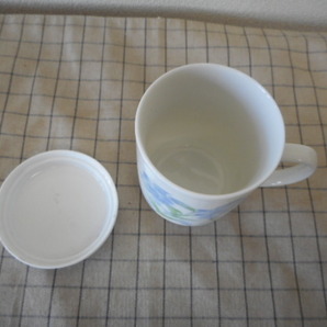 ★美濃焼・・・白磁・ゆり・蓋つきマグカップの画像2