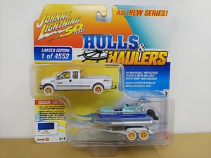 ■ JOHNNY LIGHTNIGジョニーライトニング HULLS&HAULERS 1/64 2004フォード F-250 with Pontoon ボートけん引 ハウラーミニカー