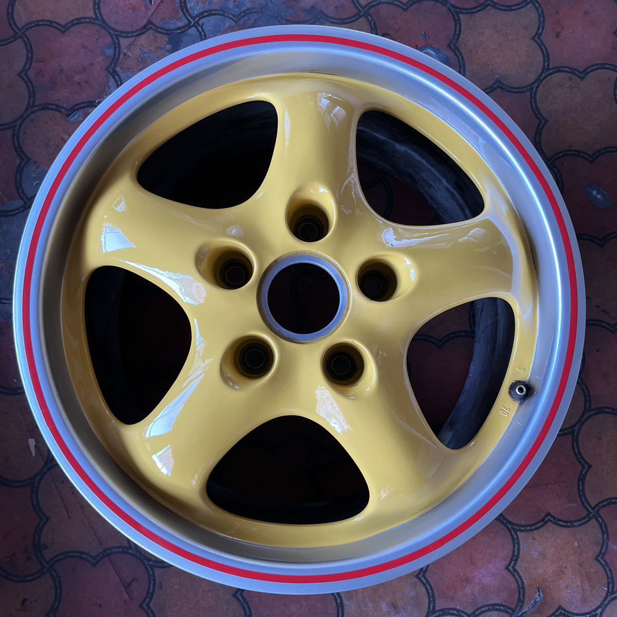 美品 ポルシェ 993純正サイズ ホイールキャップ センターキャップ 4個 黒 美品 ポルシェ 993純正サイズ ホイールキャップ センターキャップ 4個 黒