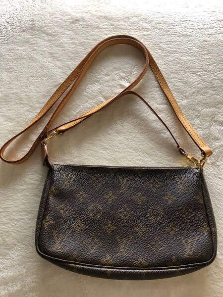 ルイヴィトンアクセサリーポーチ 別売りヌメ革ショルダーストラップ 布袋 箱付き LOUIS VUITTON