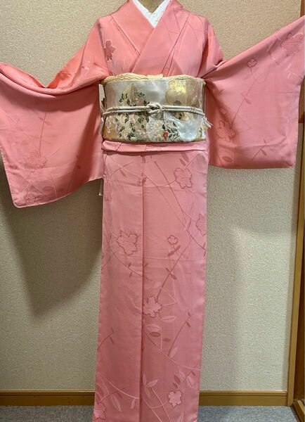 正絹　着物　 袷　薄いピンク色　仕付け糸あり
