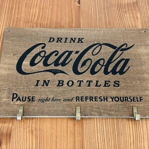 コカコーラ Ａ キーフックボード キーホルダー ウッデン フックボード 木製 ウォールハンガー 壁掛け ウッド アメリカン Coca Cola
