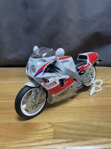 1/12 ヤマハFZR750R(OW01) プラモデル 完成品