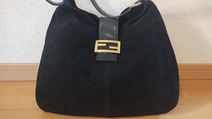 ★中古★FENDI フェンディ ショルダーバッグ ハンドバッグ マンマバケット スエード 黒 ブラック バック 鞄 カバン 服飾小物