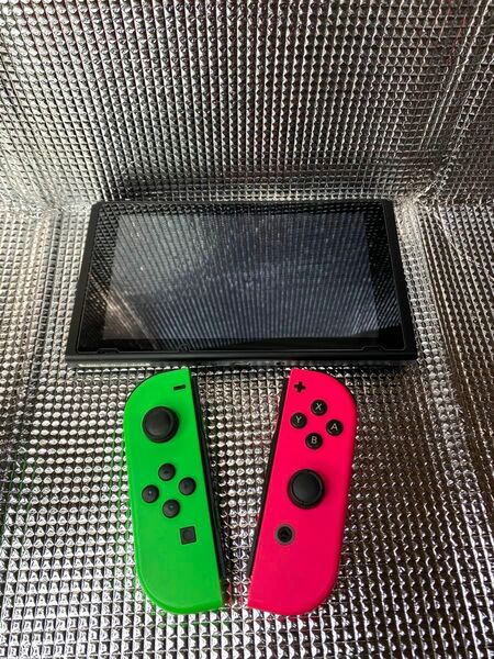 美品Nintendo Switch本体Joy-Conグリーン・ピンク・新型モデル