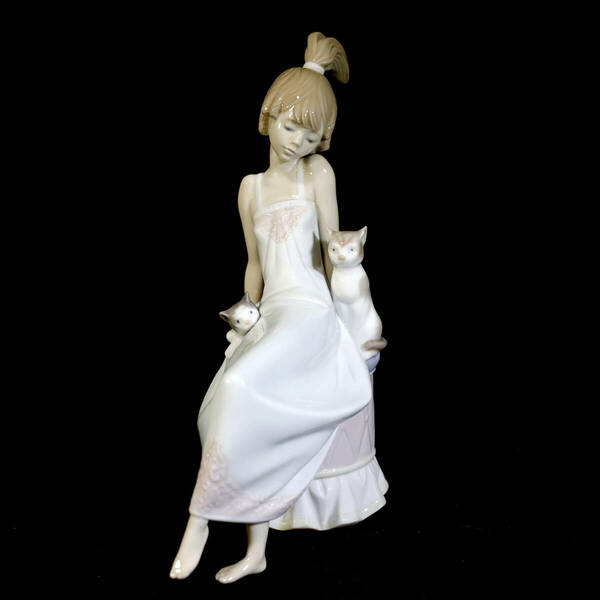 【極美品 送料込み】リヤドロ 猫とおしゃべり 少女 LLADRO