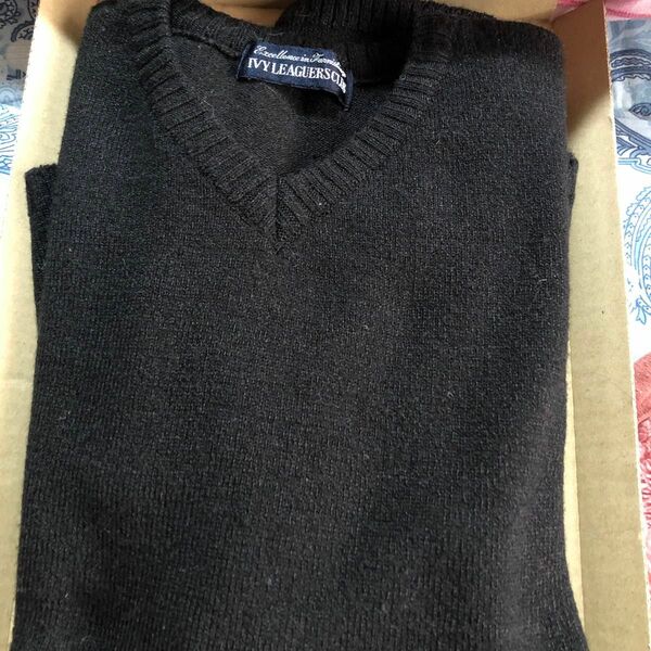 黒　Vネックセーター