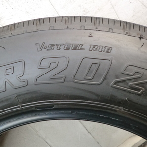 ダイナ トヨエース等 新品時のイボイボまだ見えます ブリヂストン R202 2023年製 175/75R15 103/101N LT 2本セットB-2⑤の画像5