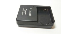1187送料100円 Panasonic DE-A65 バッテリー充電器 パナソニック LUMIX バッテリーチャージャー DE-A65A 純正_画像2