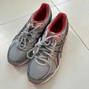 未使用 asics アシックス 23cm ランニングシューズ 