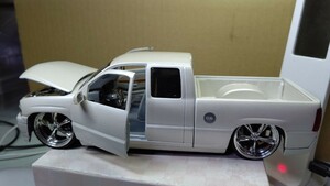 激安スタート！ 改造車！ スケール 1/24 CHEVROLET SILVERADO ！ 世界の名車！