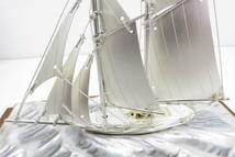15655 新602-043　銀の船　銀製 985　SILVER　シルバー　銀細工　ヨット　帆船　ガラスケース　置物 インテリア　中古品　ヤ80_画像3