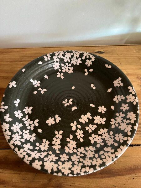 宇野千代の桜柄　大皿　ブラック