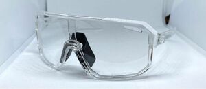 新品未使用　調光サングラス　調光クリアレンズ　クリアカラー　 アイウェア　スポーツサングラス