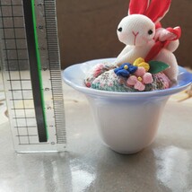 柊和◆◆ 小さなうさぎちゃん ◆ 兎 古布 縮緬 レトロ 和風 ハンドメイド 手作り お猪口 アンティーク ちりめん お雛様 ひな人形インテリア_画像6