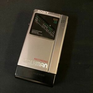 FAe408シ06 SONY ソニー WM-F404 RECORDING RADIO WALKMAN ポータブルラジオカセットプレーヤー