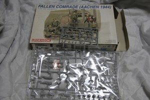 1/35 負傷兵 と 軍医 アーヘン 1944 DORAGON '39-'45 SERIES 6119 検索 WWII ドイツ軍 FALLEN COMRADE AACHEN グッズ