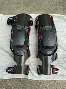 モトクロス　ニーブレース　POD K700 左右セット　Sサイズ　中古品 