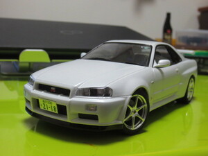 タミヤ　1/24 スカイラインGT-R　パールホワイト　完成品　R34