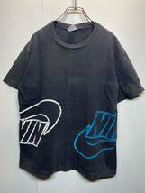 【M】USED 90s NIKE Print Tee Tshirt 90年代 ナイキ プリント Tシャツ スウォッシュ 黒 G2401_画像1