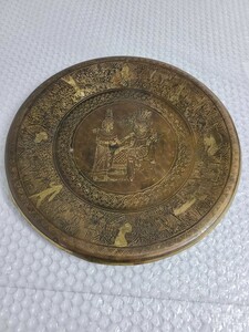 エジプト　EGYPT 雑貨 古玩 装飾 レトロ　工芸品 彫金 壁掛け 飾り皿 プレート 金属製 エスニック 雑貨 アンティーク　直径　29cm