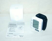 美品 シチズン 手首式血圧計 CHWL350 _画像1