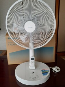 TOSHIBA 東芝扇風機 F-ALX50 Wホワイト リビング扇30cm　7枚羽根　リモコン、箱付き　中古美品　　