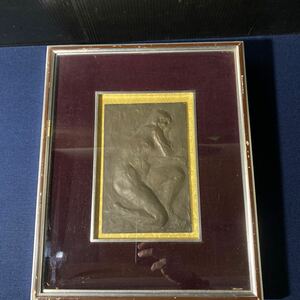 銅版 ブロンズ レリーフ 彫刻 人物 女性像 壁掛け 額装 落款 サインあり 作者不明 