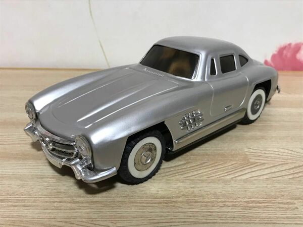 送料無料　1/18位　当時物　メルセデスベンツ　300SL ブリキ　フリクション　クラシックカー　ミニカー　FRICTION 