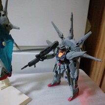 COSMIC REGION#7007.レジェンドガンダム&プロヴィデンスガンダムの2体と台座&全手首バーツ&取説有りレイ&ラウのフィギュア3体セット現状品_画像6