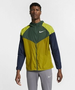 送料無料 S●ナイキ ウィンドランナー メンズ ランニングジャケット 緑 NIKE AR0258-390 雨天 防水 撥水 軽量 ランニング マラソン ジム