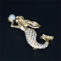 [BROOCH] Gold Pearl Mermaid パール クリスタルCZ マット ゴールド ビューティフル マーメイド 人魚 ブローチ (ペンダント トップ) _画像2