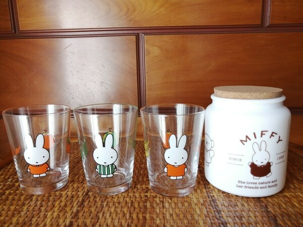 未使用 ミッフィー miffy ガラスコップ キャニスター 4点セット ミニグラス ミルクガラス Dick Bruna ガラス瓶 保存容器 小物入れ 硝子食器