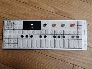 teenage engineering OP-1 field ティーンネイジ エンジニアリング オーピーワン フィールド 試奏のみ完動美品！ 購入証明書あり！格安！