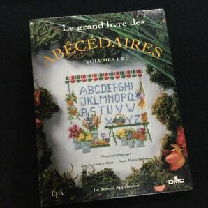 クロスステッチ　洋書　フランス語　刺繍　アルファベット　刺しゅう　図案集　作品集 Veronique Enginger