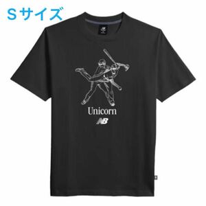  打席とマウンドで活躍するイラストをあしらった限定グラフィックTシャツで大谷翔平選手の偉業を祝おう