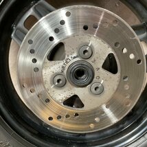 【O01-39】スズキ アドレスV125S CF4MA フロントホイール タイヤ付 振れ無し 動作確認済み 純正部品_画像2