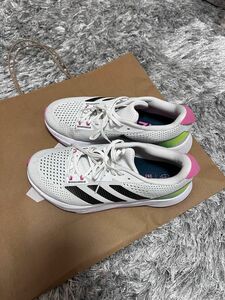 adidas アディゼロSL