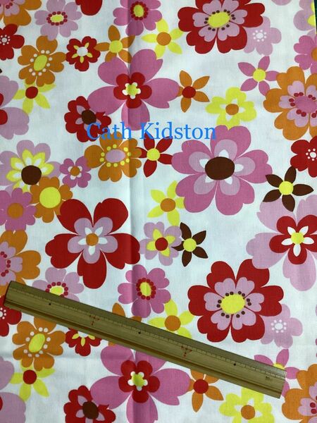 Cath Kidston ポップフラワー　生地幅 154cm × 100cm 実寸　ホワイト