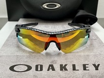 偏光★OAKLEYオークリーRADARLOCK レーダーロック カーボンファイバー黒ブラック/FIREミラーPOLORIZED サングラス USA製ランニングゴルフ_画像4