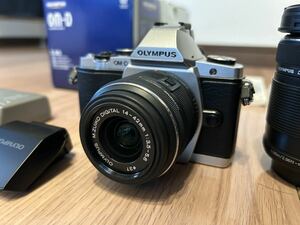 【極美品】OLYMPUS OM-D E-M5 ダブルズームキット中古/オリンパス ミラーレス一眼 