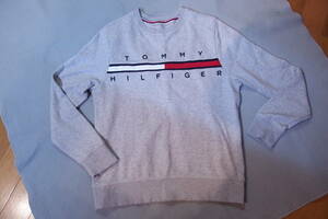 ☆TOMMY HILFIGER(トミーヒルフィガー) トレーナー　サイズL グレー　ロゴの刺繍入り☆